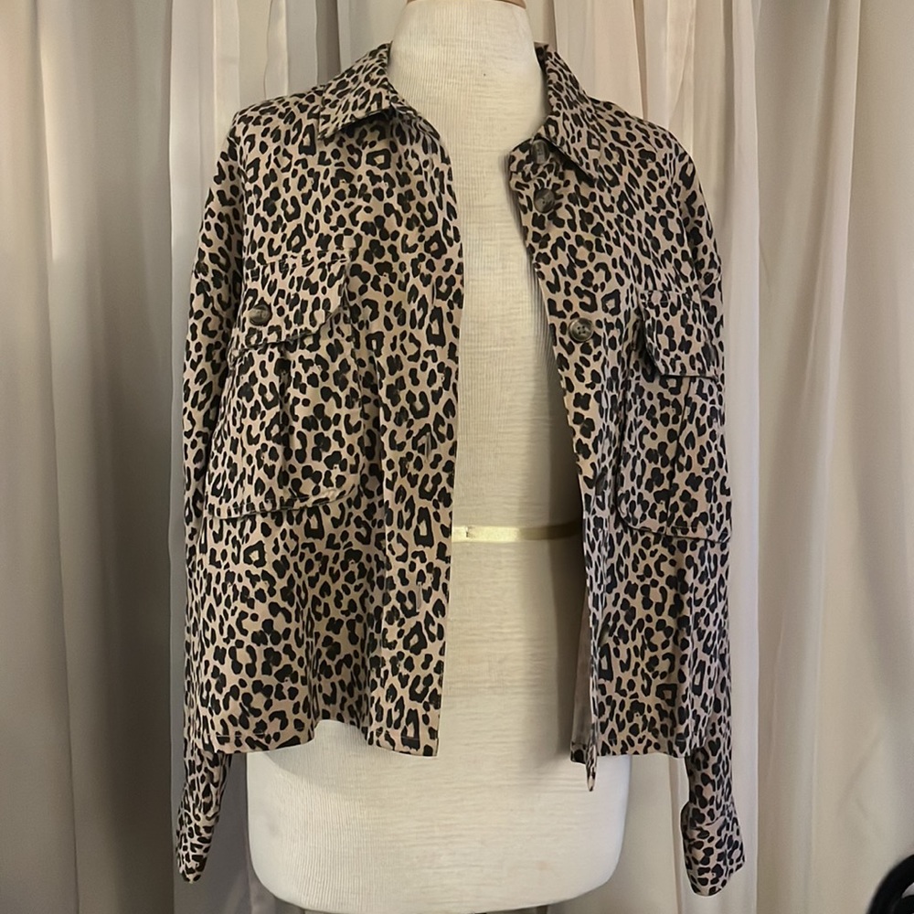 Leopard print jacket/top